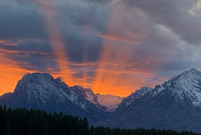 img blg MountainsTetonSunset